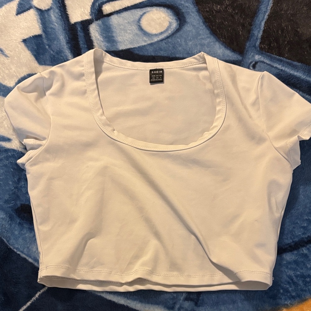 SHEIN Classic White Scoop Neck Crop Top